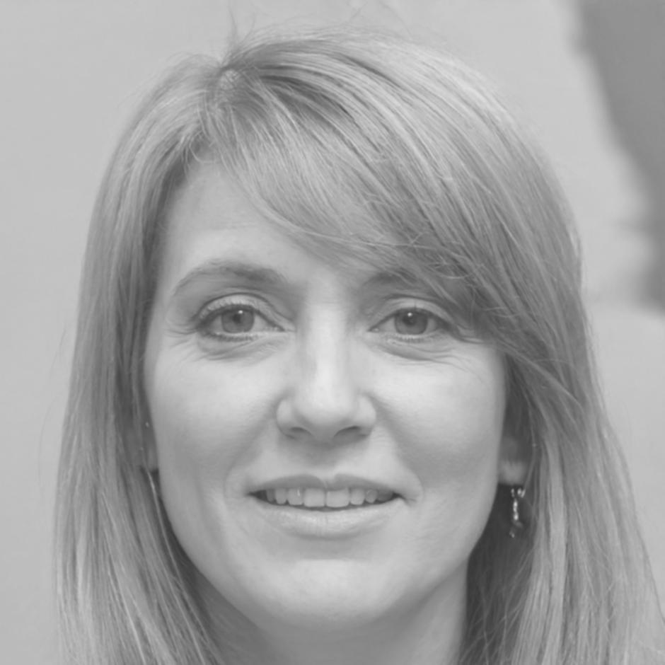 Retrato profesional de Núria Esteve, experta en gestión de tesorería